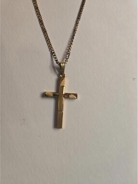 1/20 12k Cross Neckless 18 Inches Long Weighs 3.30 Grams